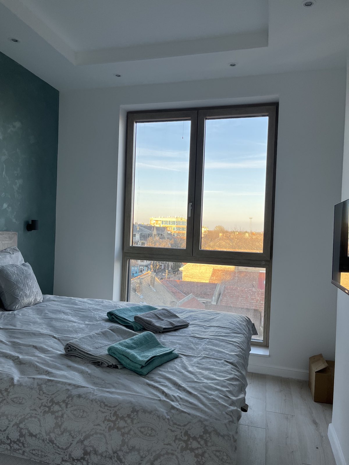 Apartman Maja Lux – spavaća soba i pogled na grad